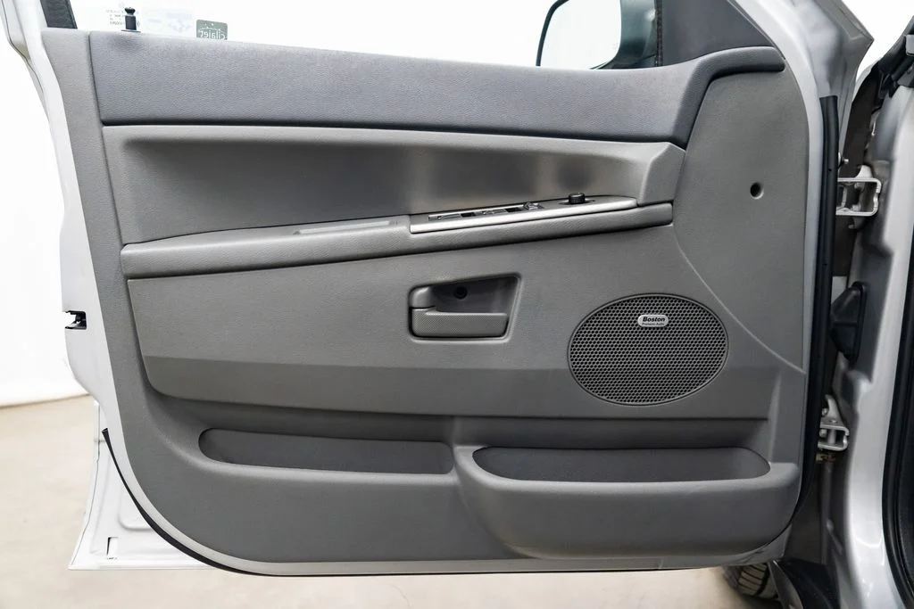 Used 2007 Silver Jeep Laredo image 21