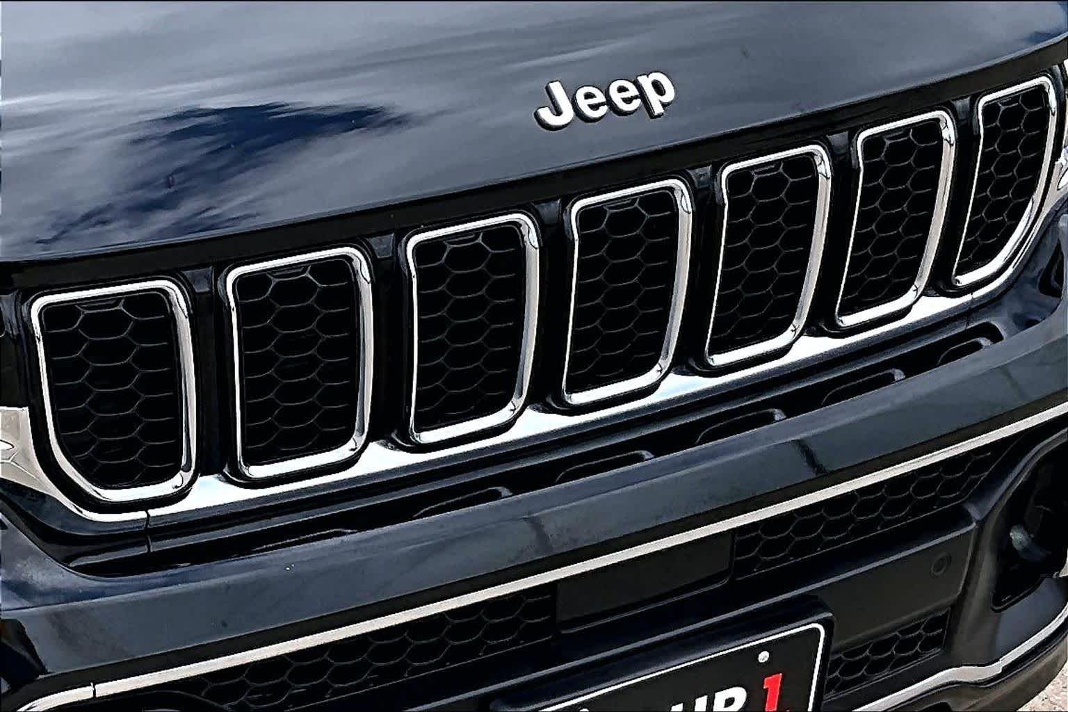 Used 2021 Diamond Black Crystal Pearlcoat Jeep Overland image 58