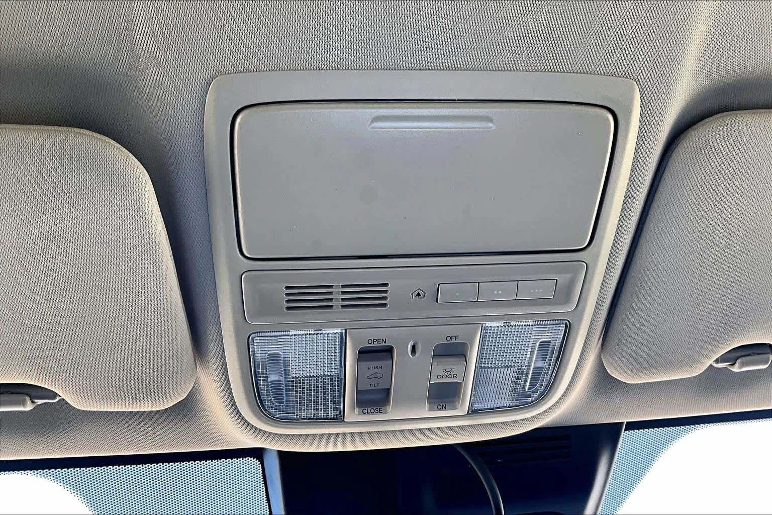 Used 2018 Sandstorm Metallic Honda Touring image 31
