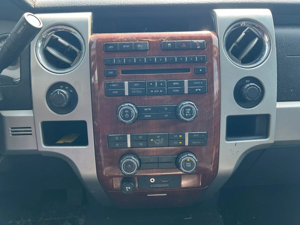 Used 2009 Razor Red Metallic / Tinted Clearcoat Ford Lariat image 10