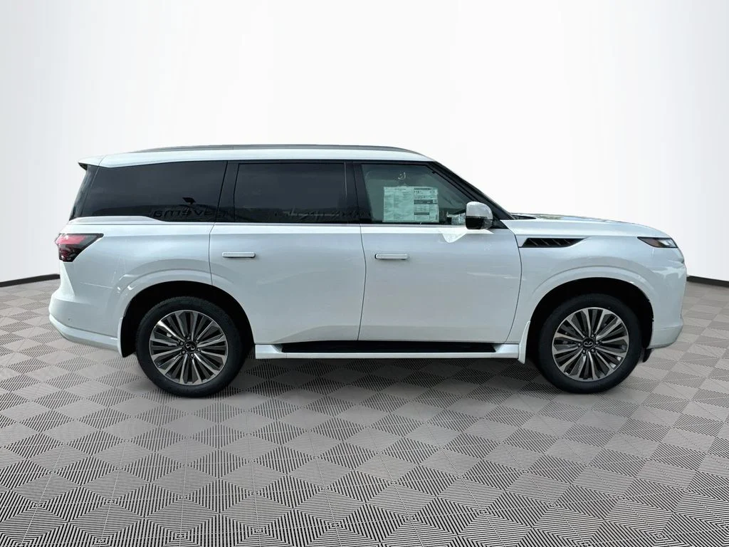 New 2027 RADIANT WHITE INFINITI Luxe 2WD image 4