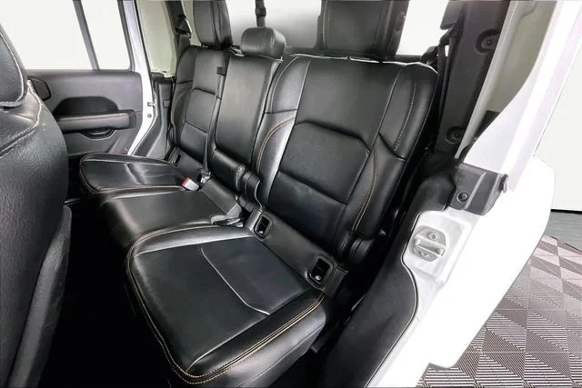 Used 2021 White Jeep Mojave image 21