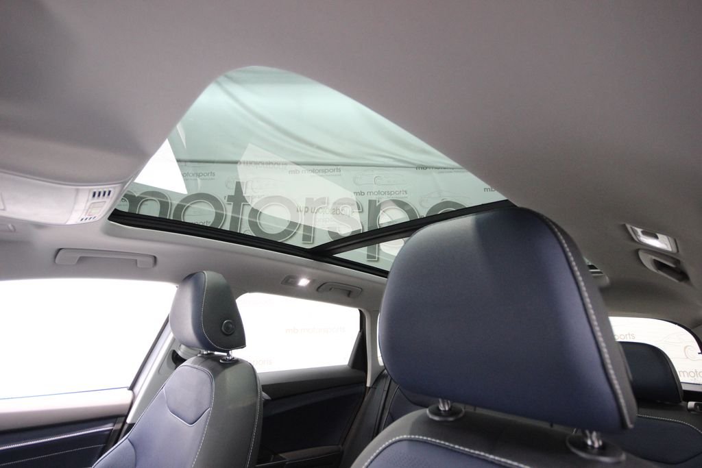 2025 Volkswagen Taos SEL - Photo 28