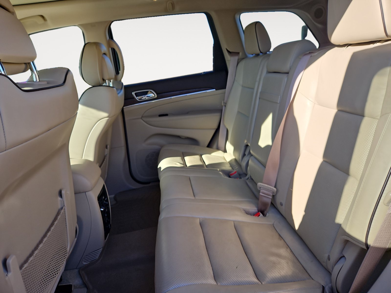 Used 2017 Black Jeep Overland image 13