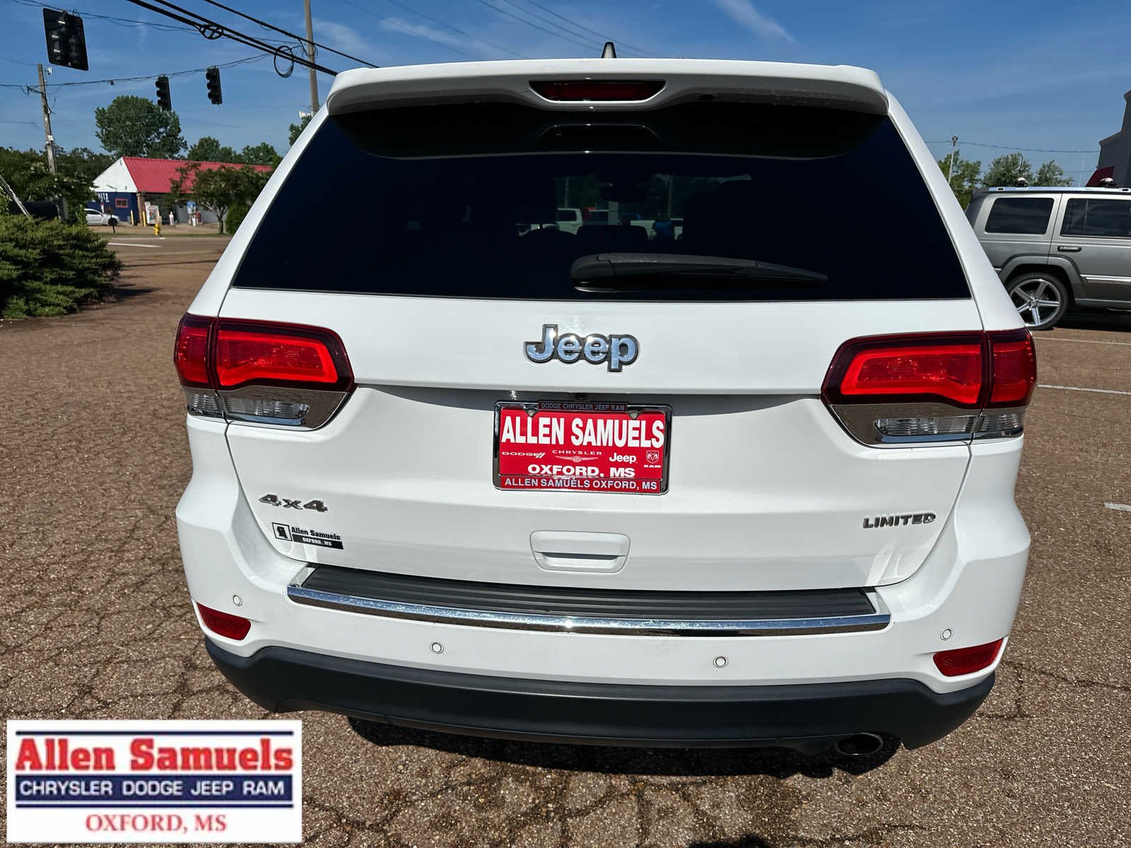 Used 2022 Bright White Clearcoat Jeep Limited image 4