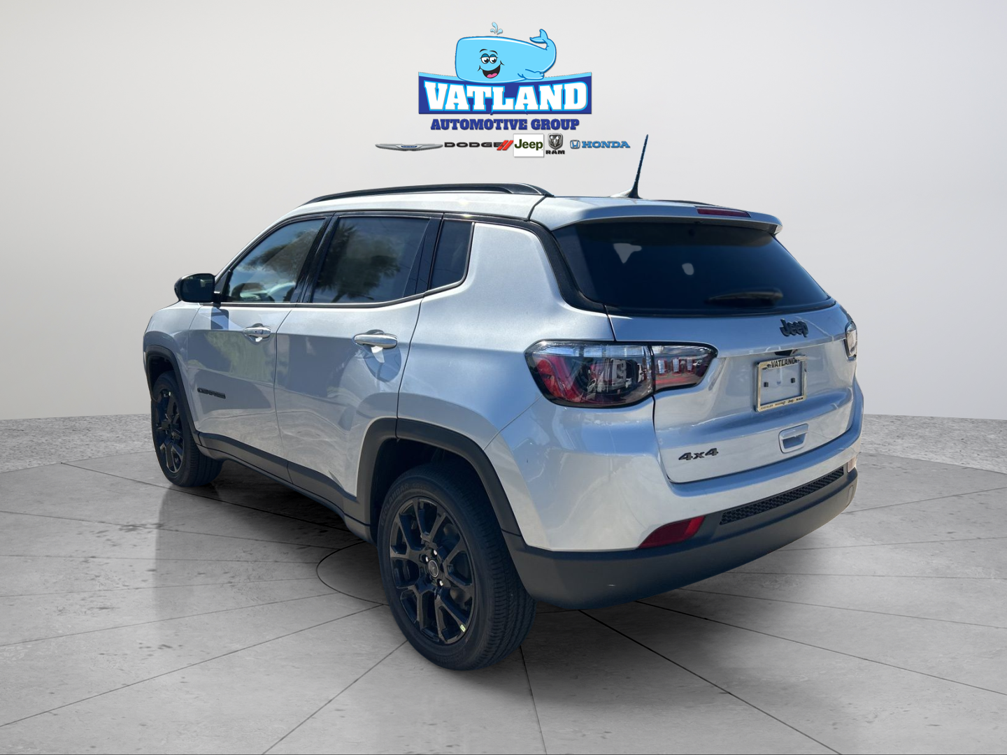 New 2026 Silver Zynith Metallic Clear-Coat Exterior Paint Jeep Latitude image 3
