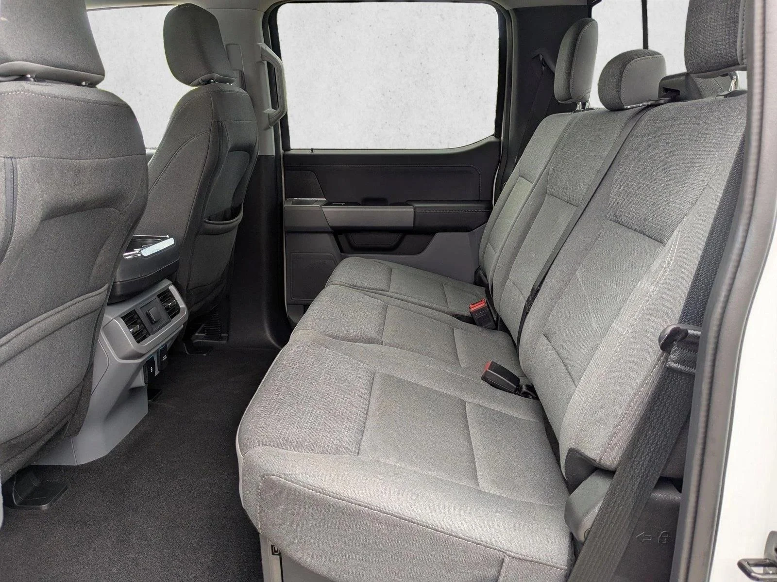 Used 2024 Oxford White Ford XLT image 19