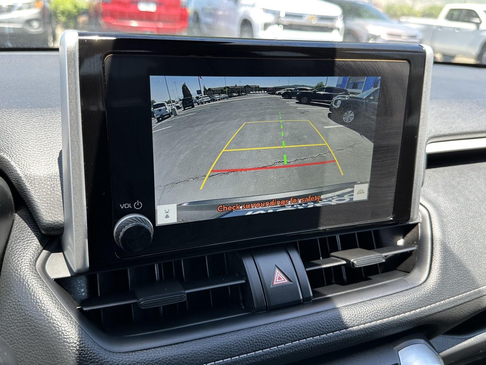 2025 Toyota RAV4 XLE - Photo 35