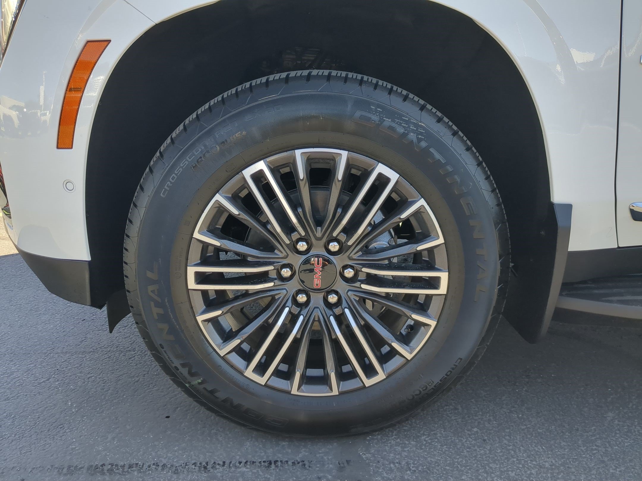 New 2026 Summit White GMC Elevation image 26