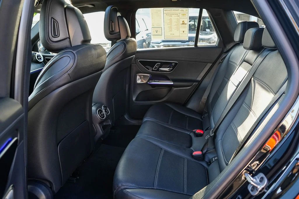 Used 2025  Mercedes-Benz GLC 300 image 18