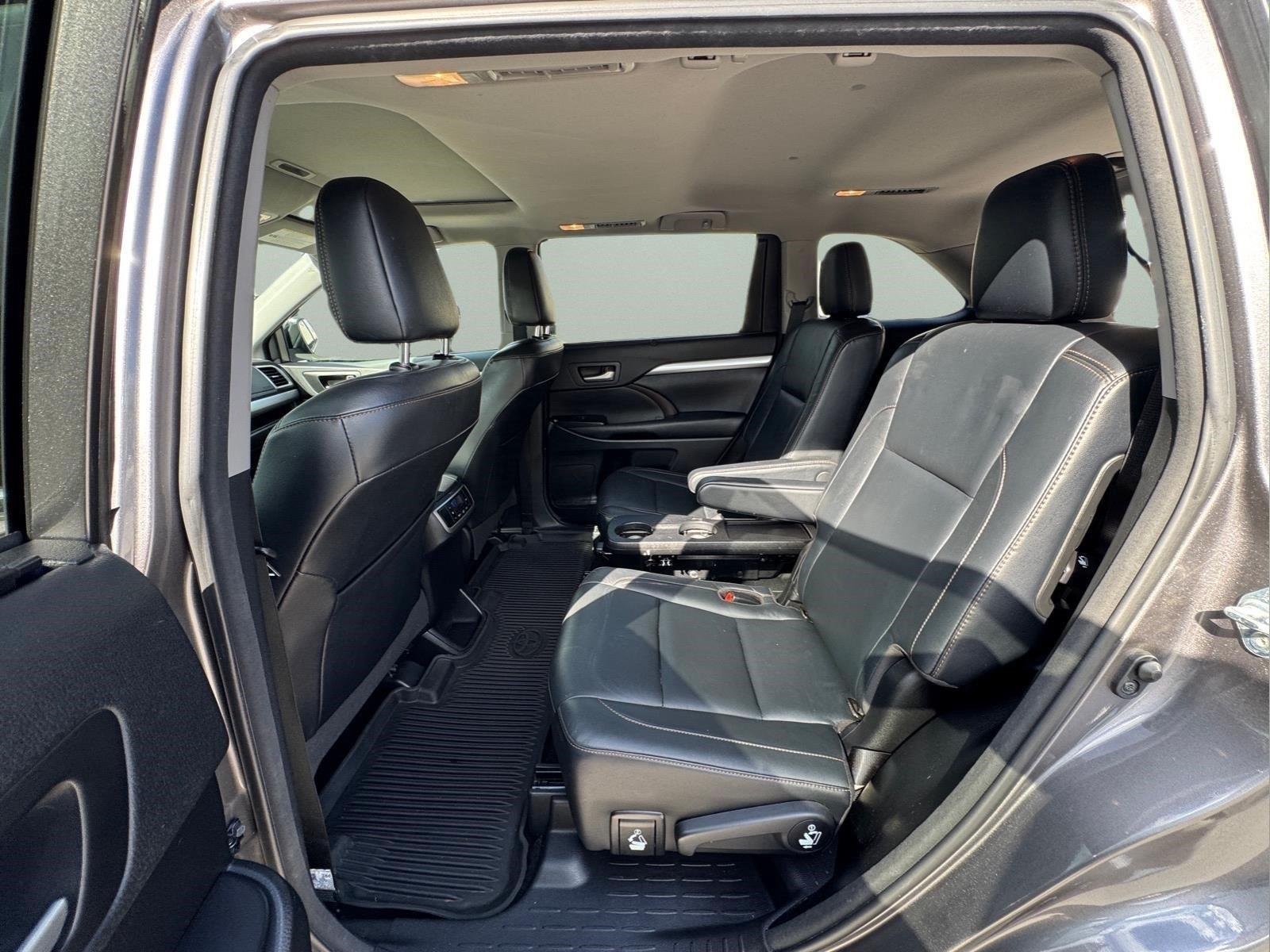 Used 2018 Predawn Gray Mica Toyota XLE image 13