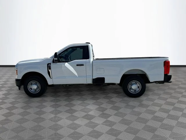 New 2026 Oxford White Ford XL image 3
