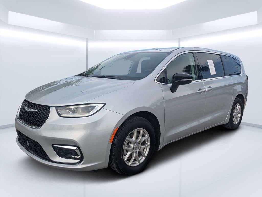 Used 2024 Silver Chrysler Touring L image 7