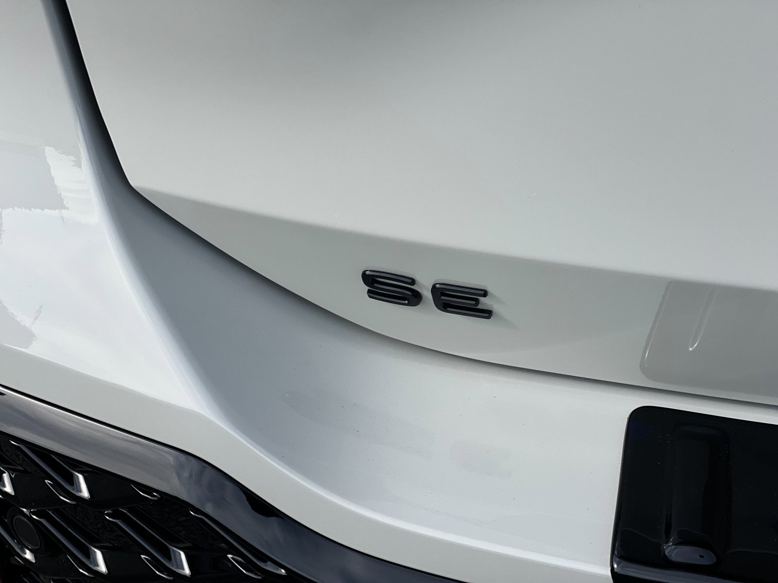 New 2026 Sandstone W/Deep Black Roof Volkswagen SE R-Line Black image 25