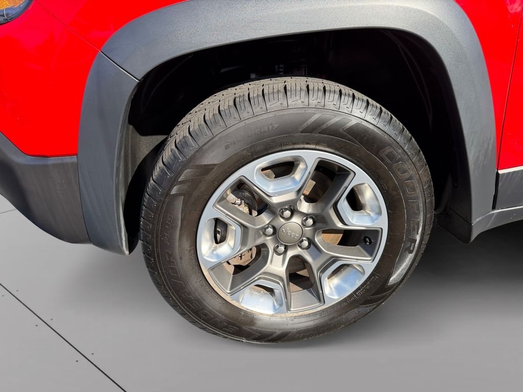 Used 2019 Red Jeep Trailhawk image 9