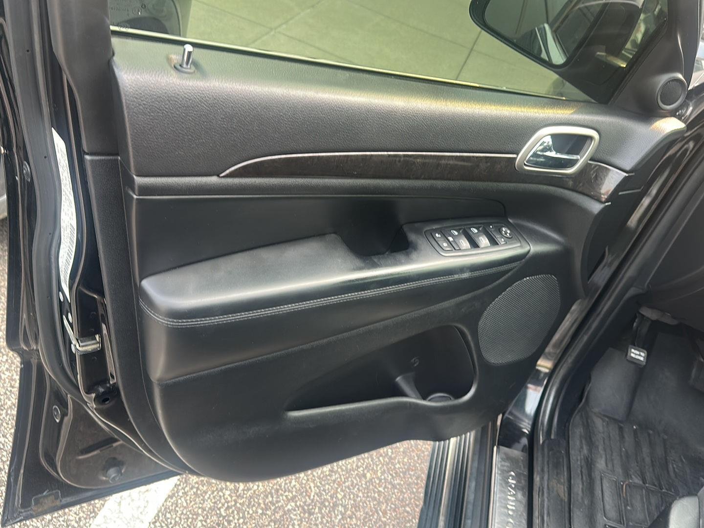 Used 2011 Brilliant Black Crystal Pearl Jeep Laredo image 13