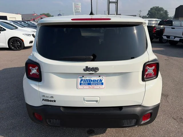 Used 2023 Alpine White Clearcoat Jeep Latitude image 6