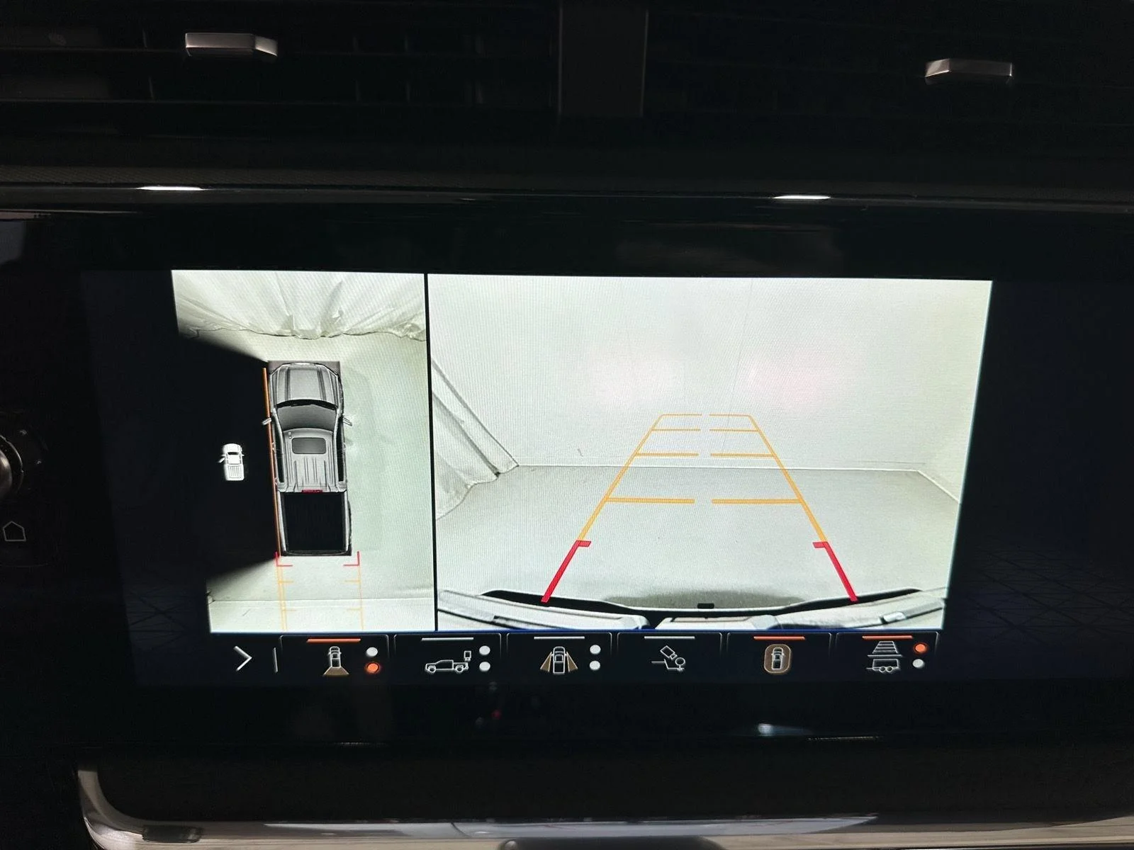 Used 2024 White Frost Tricoat GMC Denali image 14