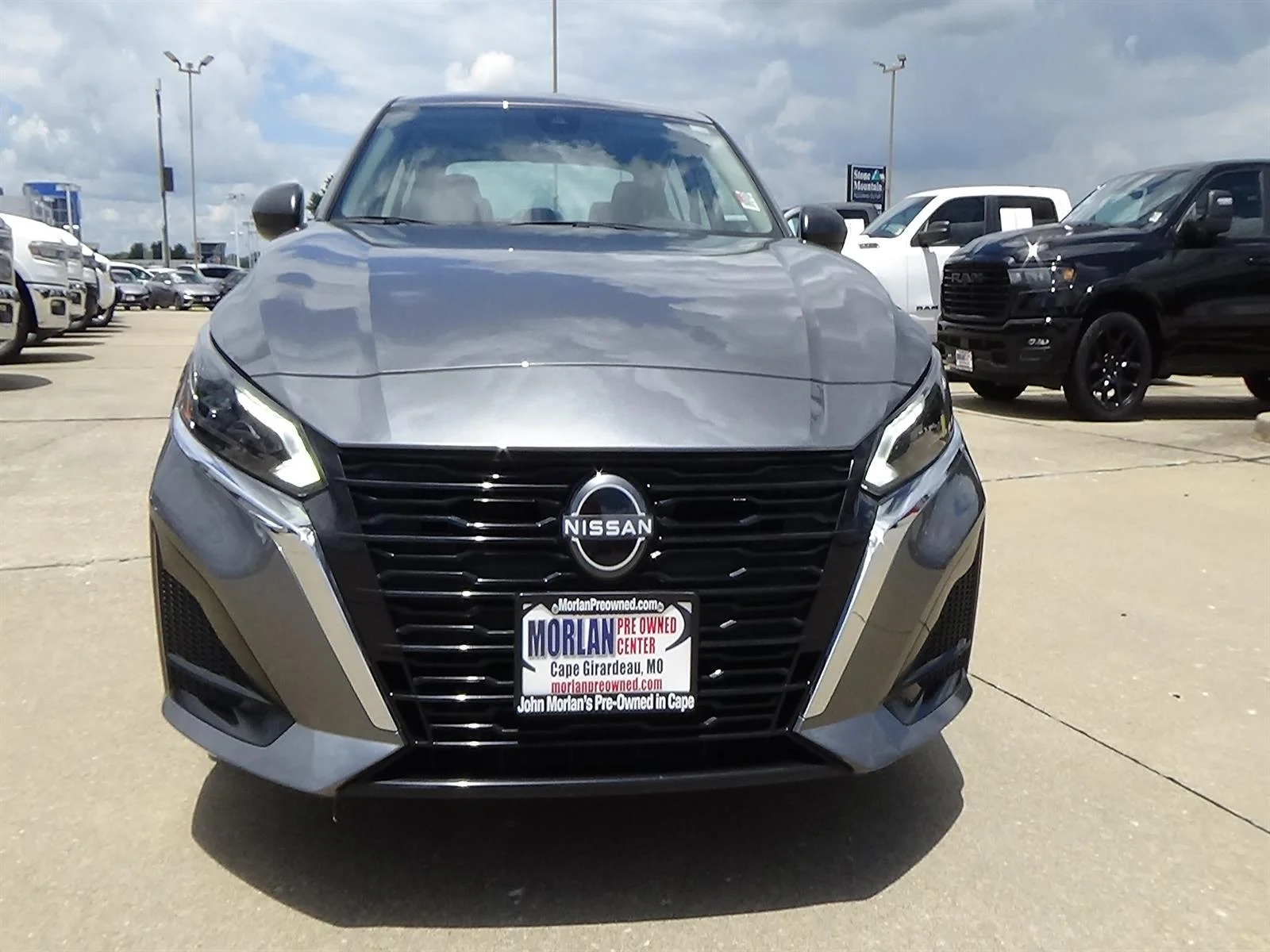 Used 2025 Gun Metallic (kad) Nissan 2.5 SV image 3