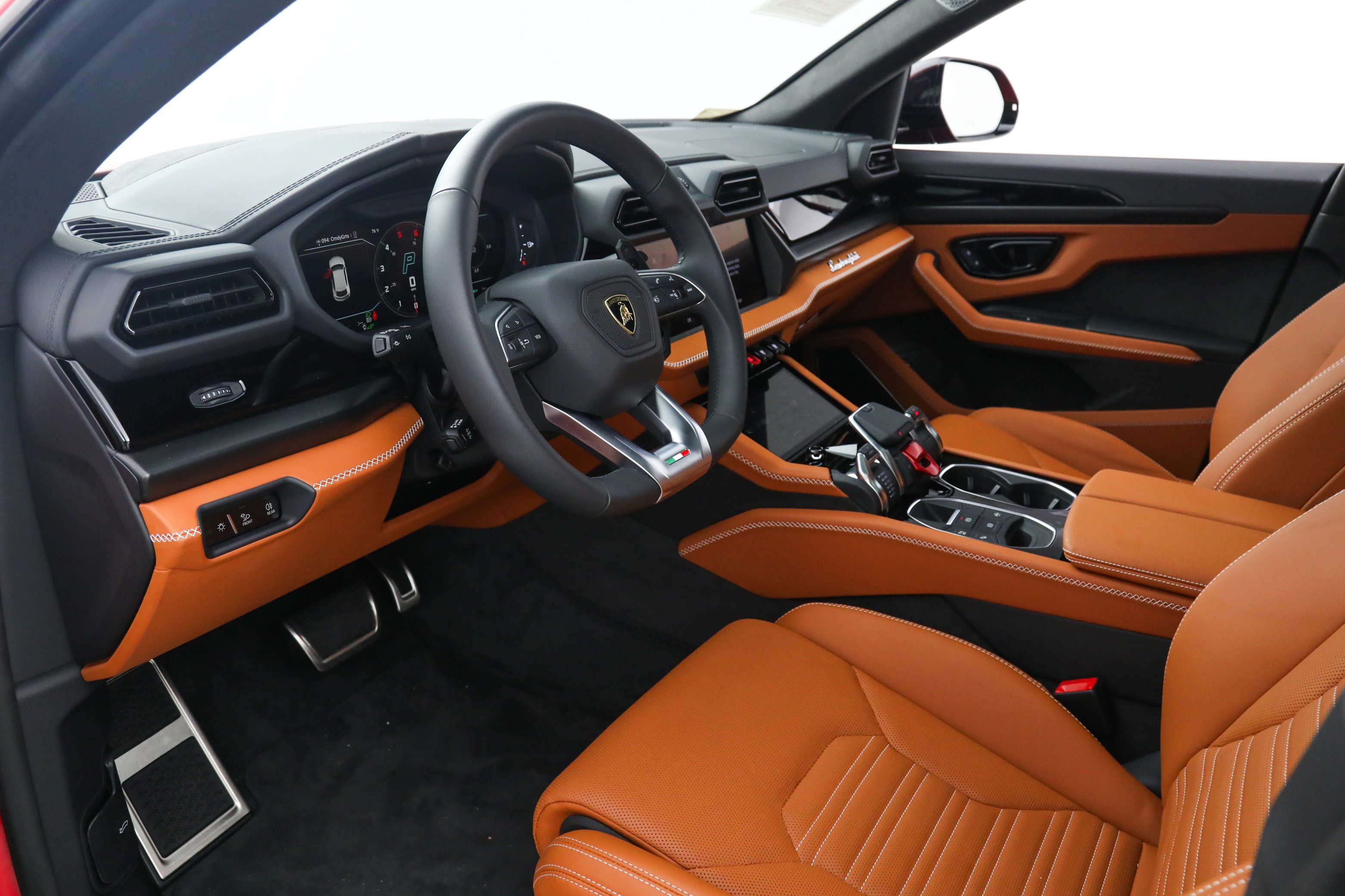 Used 2025  Lamborghini SE image 22