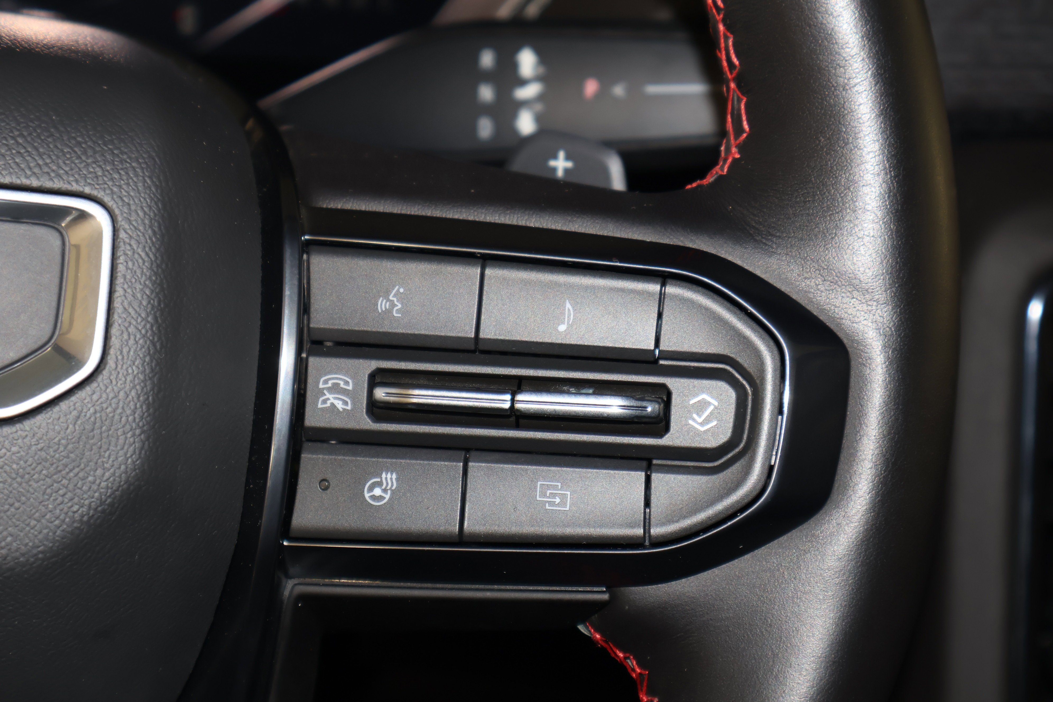 2025 GMC Yukon AT4 Ultimate - Photo 22