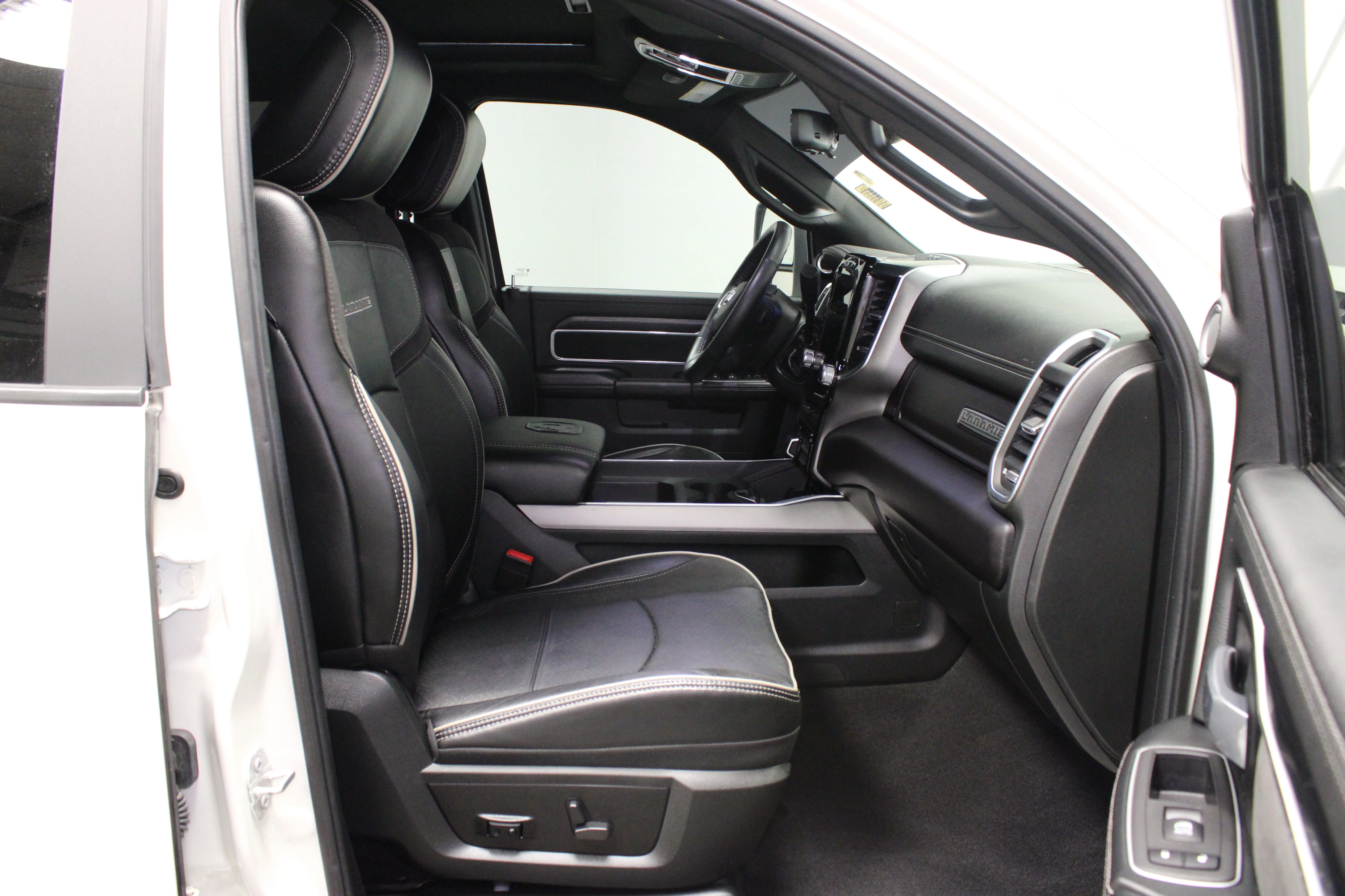 Used 2024 Pearl White Ram Laramie image 17