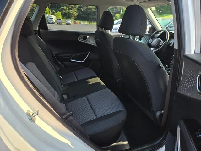 Used 2023 White Kia S image 19