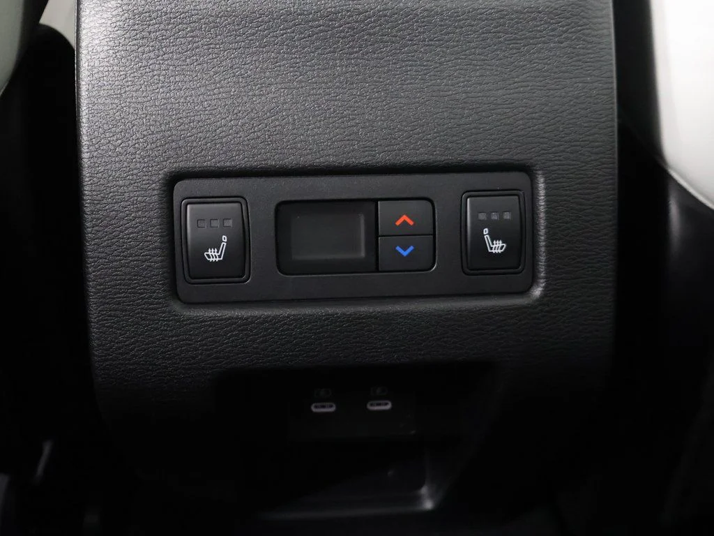 2025 Mitsubishi Outlander SEL Platinum Edition - Photo 57