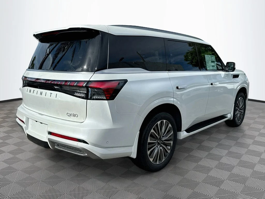 New 2027 RADIANT WHITE INFINITI Luxe 2WD image 5