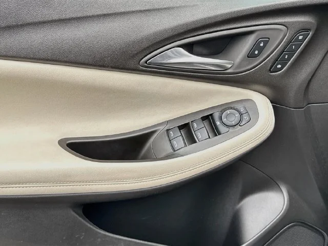 Used 2025 Black Buick Avenir image 20