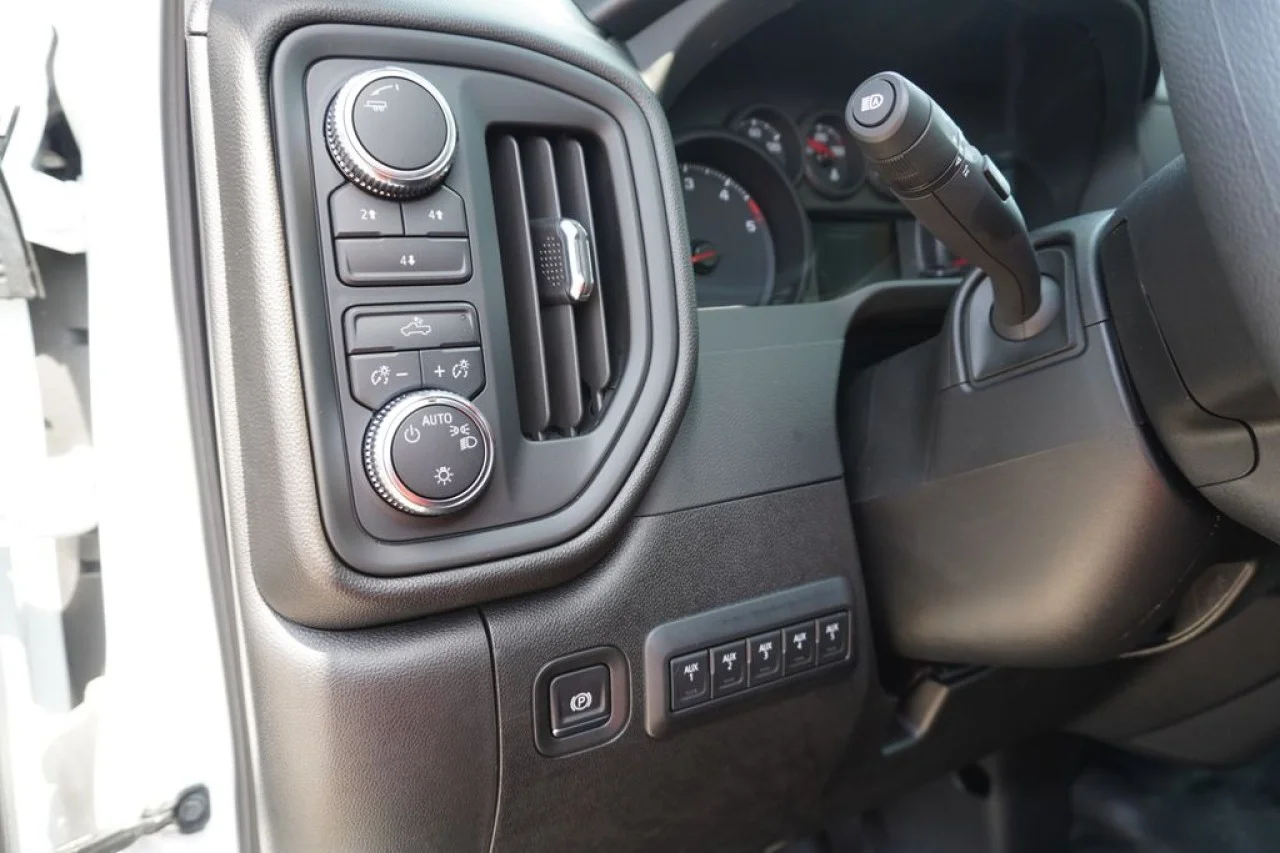 2025 GMC Sierra 3500HD Pro - Photo 19