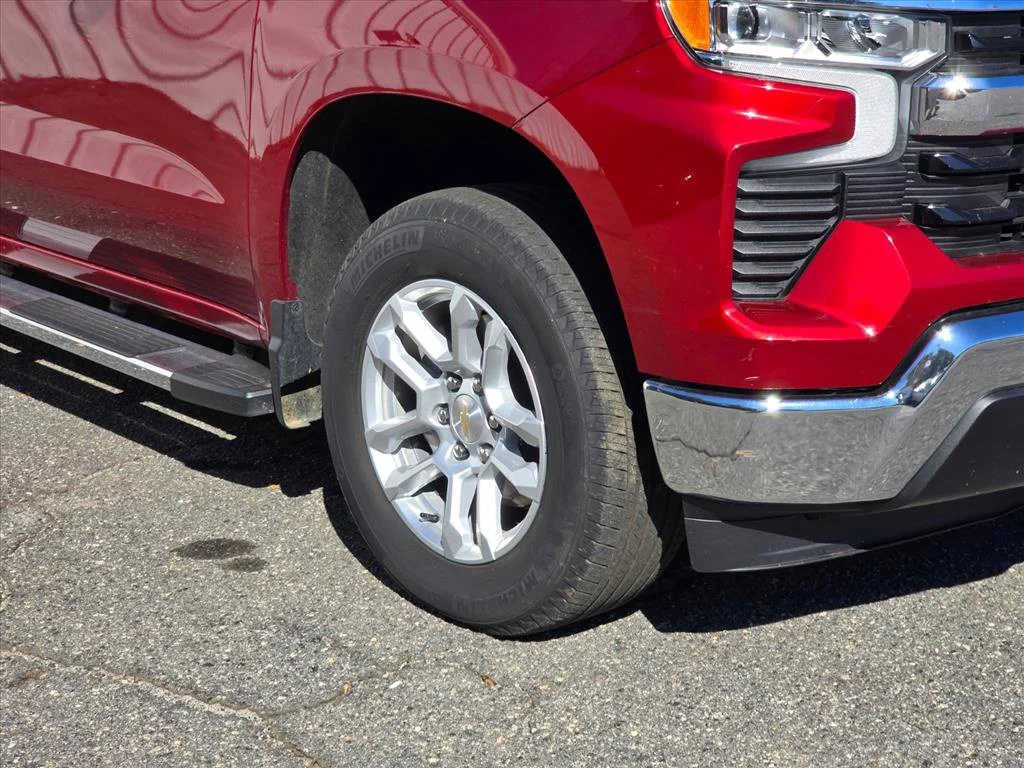 Used 2023 Red Chevrolet LT image 17