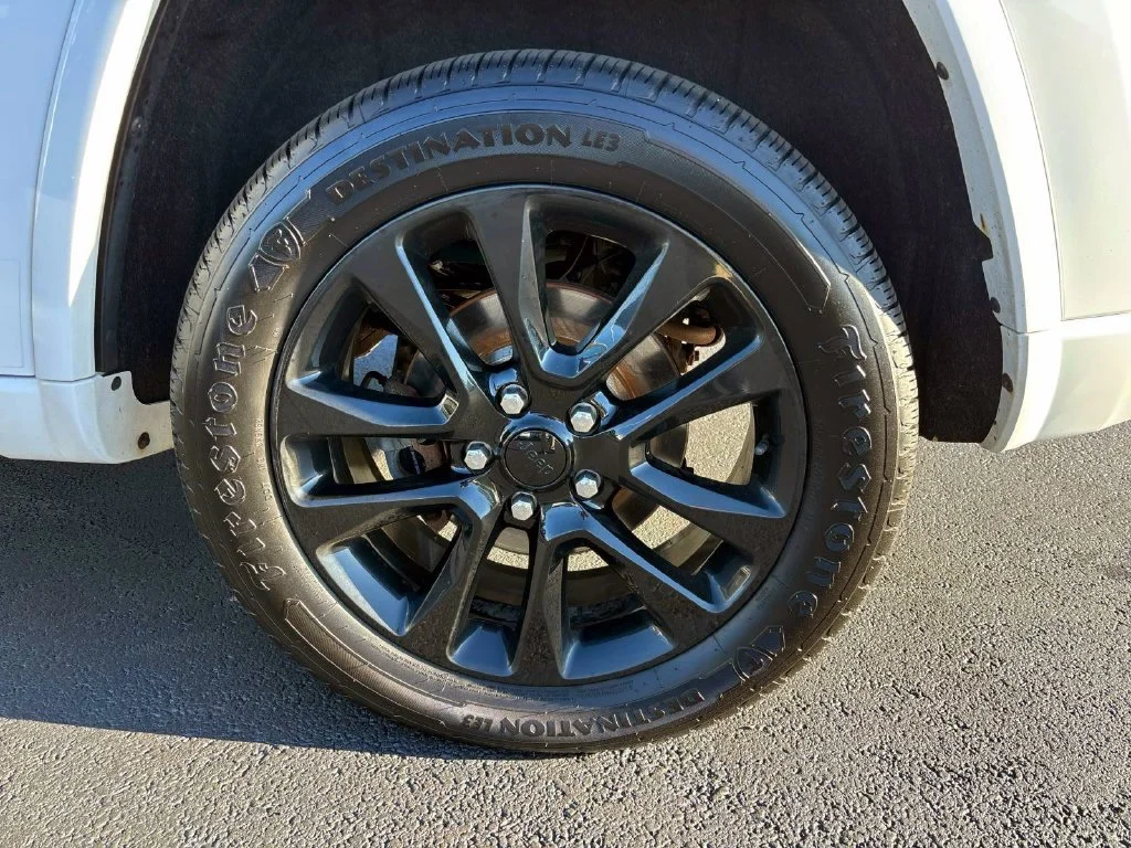 Used 2018 Bright White Clearcoat Jeep Altitude image 30