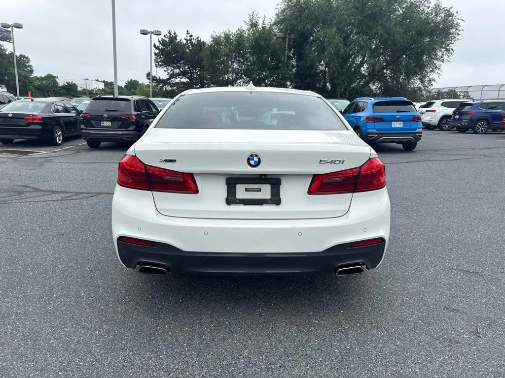 Used 2019 Alpine White BMW 540i xDrive image 22