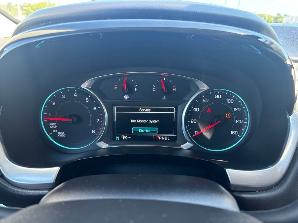 Used 2018 Iridescent Pearl Tricoat Chevrolet LT Cloth w/1LT image 17
