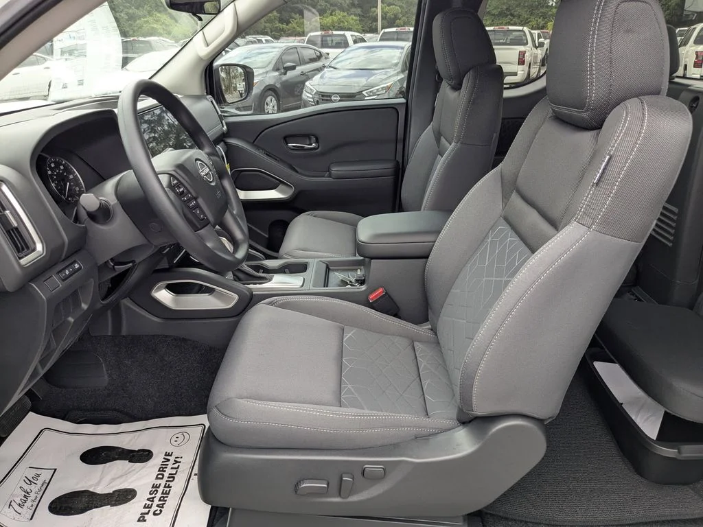 2025 Nissan Frontier SV - Photo 20