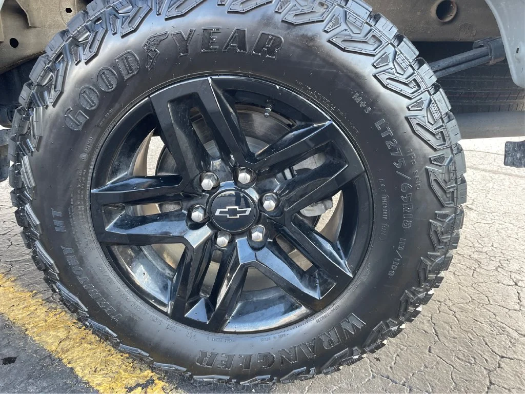 Used 2025 Slate Gray Metallic Chevrolet Custom Trail Boss image 22