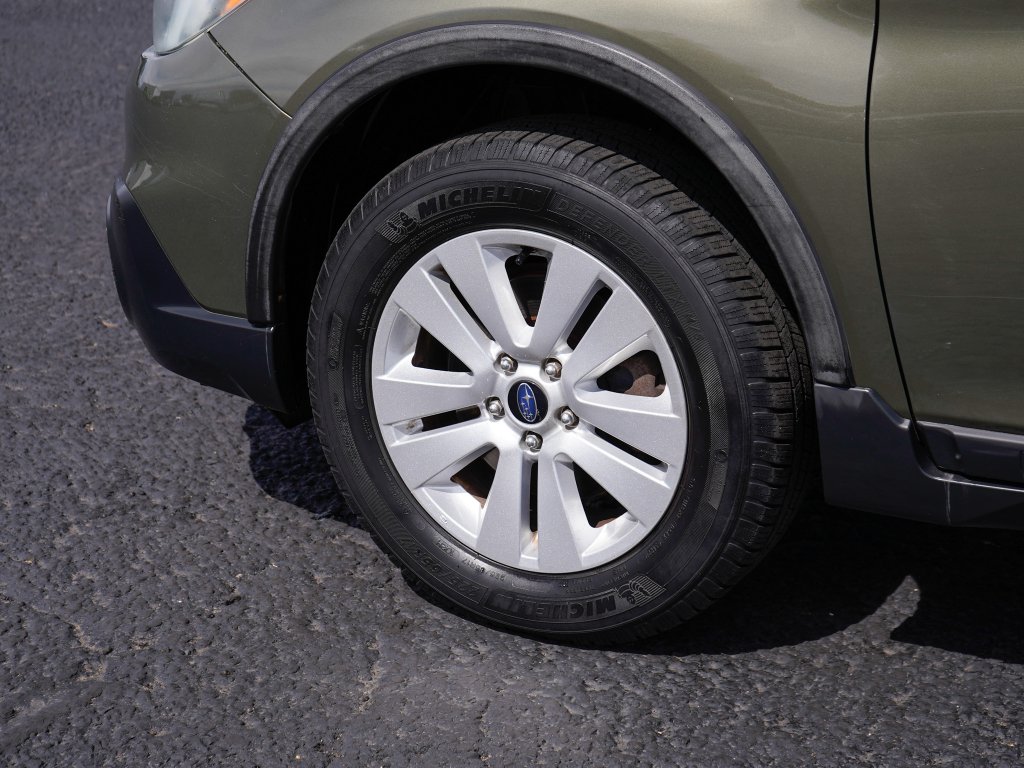 Used 2015 Wilderness Green Metallic Subaru 2.5i Premium image 5