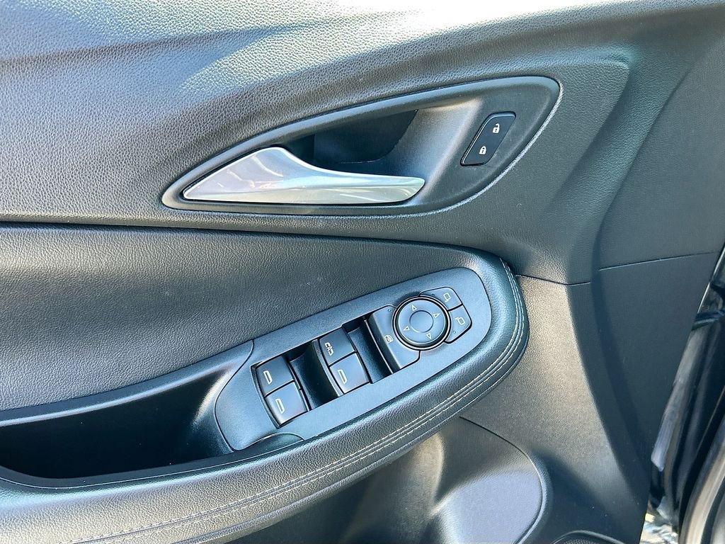 Used 2021 Ebony Twilight Metallic Buick Select image 17