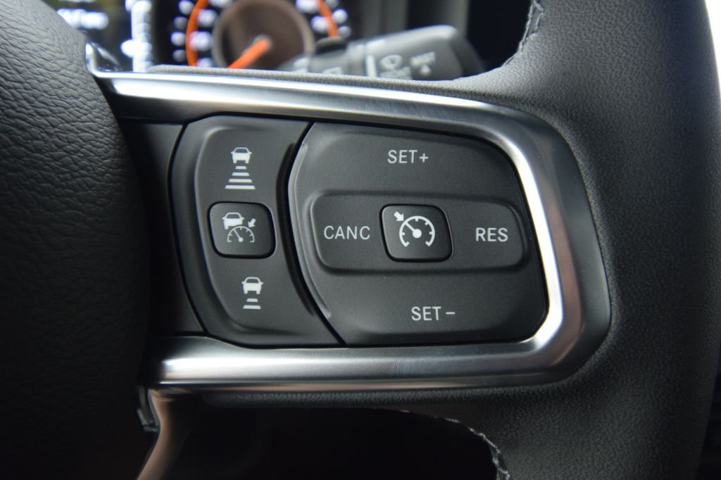 New 2026 Bright White Clear-Coat Exterior Paint Jeep Sahara image 26