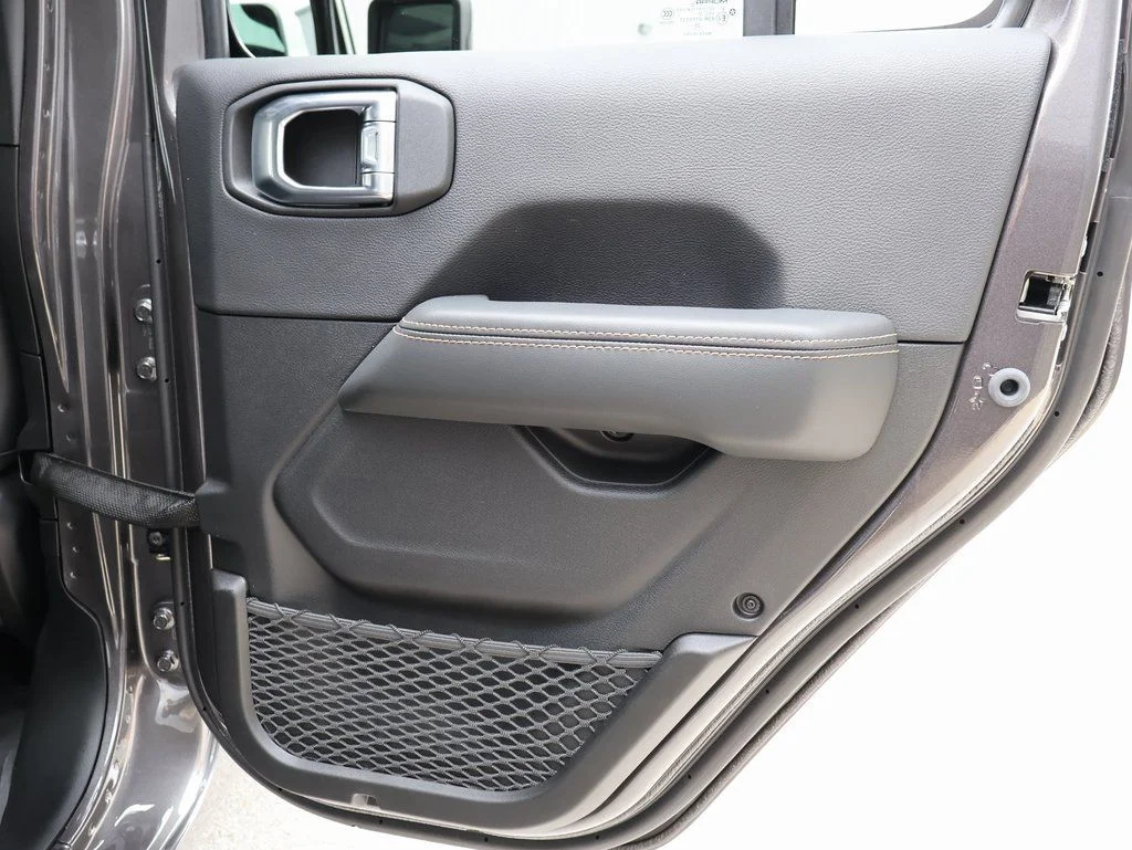 2026 Jeep Wrangler 4-Door Sahara - Photo 11