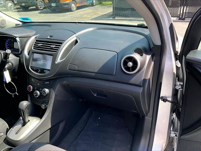 Used 2016 Silver Chevrolet LS image 17