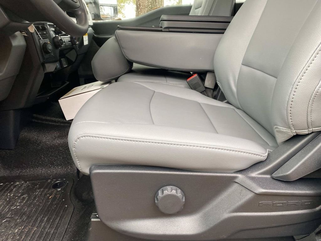 New 2026 Oxford White Ford F-450® XL image 15