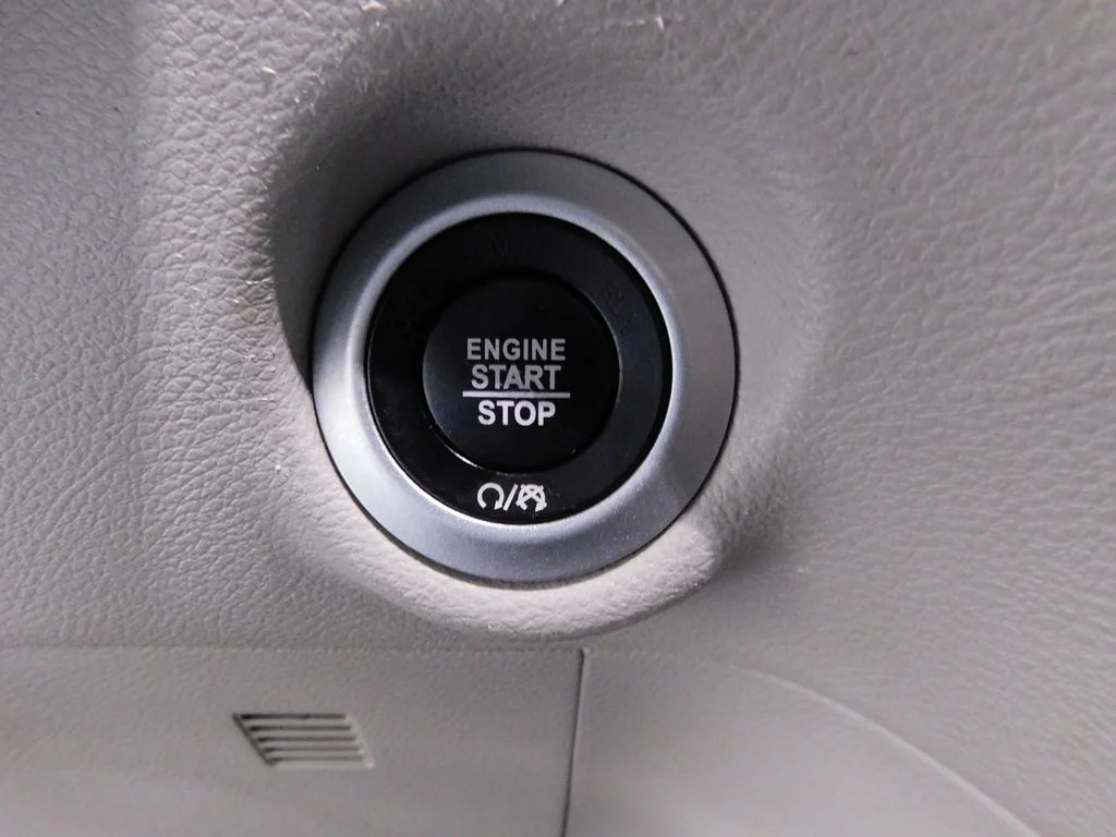 Used 2019 Velvet Red Pearlcoat Chrysler Touring L image 24