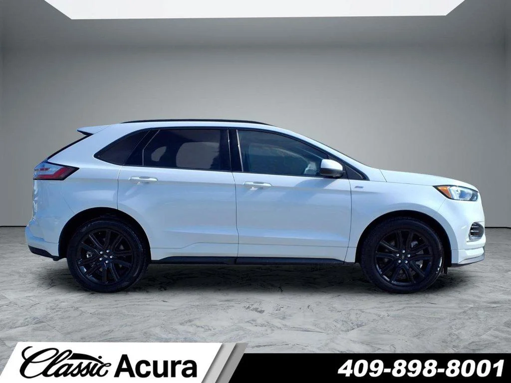 Used 2024 Star White Metallic Tri-Coat Ford ST-Line image 8