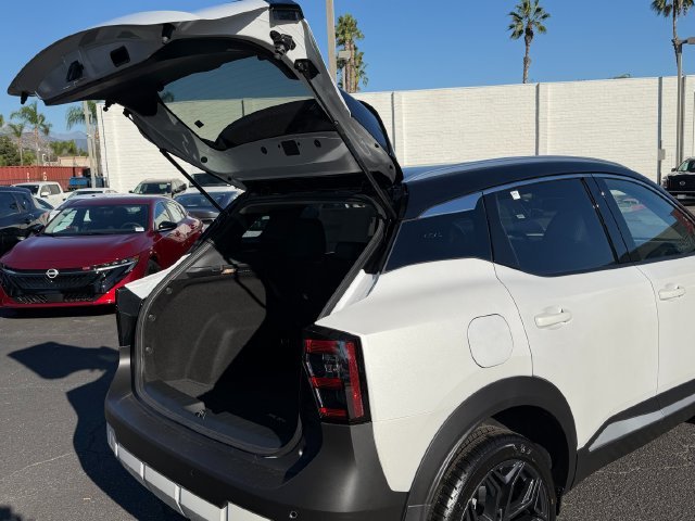 New 2027 Aspen White TriCoat / Super Black Two-tone Nissan SR image 8