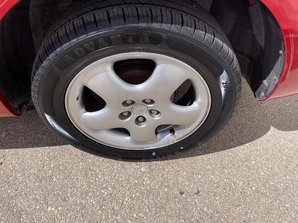 Used 2001 Red Chrysler  image 31