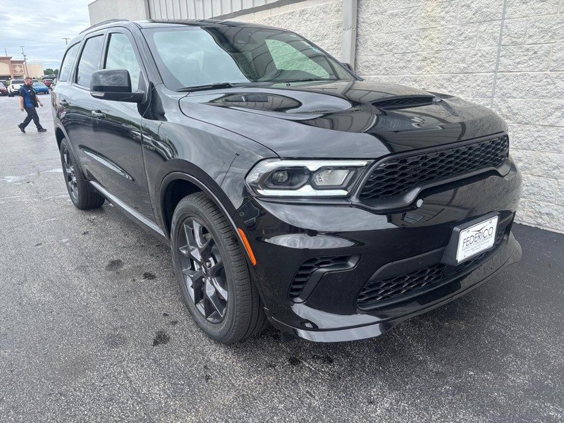 New 2026 Diamond Black Clear-Coat Exterior Paint Dodge GT Plus HEMI V8 AWD image 2