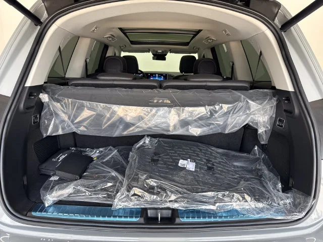 New 2026 MANUFAKTUR Alpine Gray Mercedes-Benz GLS 450 image 9