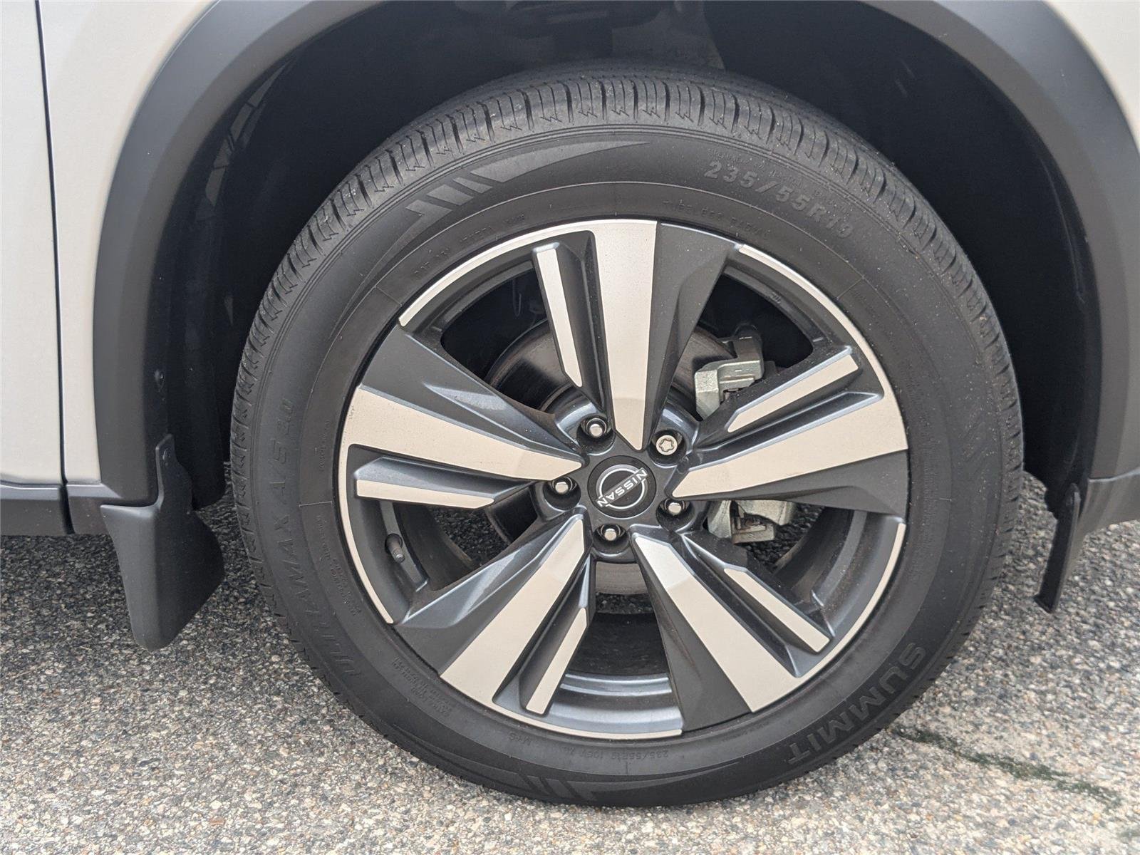 Used 2022 Brilliant Silver Metallic Nissan Platinum image 10
